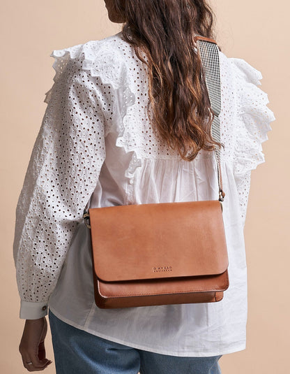 Audrey Cognac Classic Leather + Extra Checkered Strap