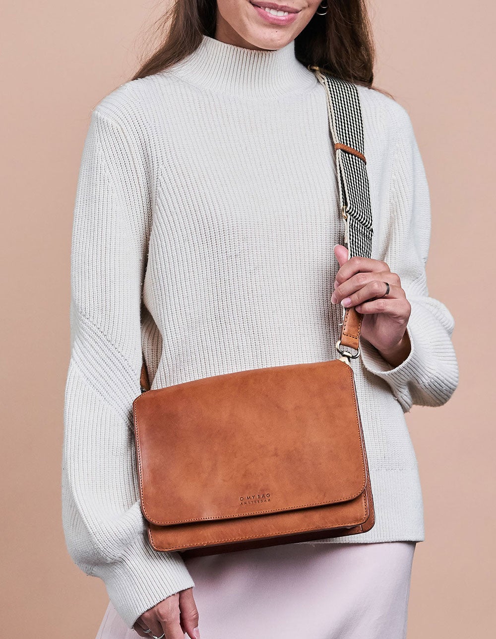 Audrey Cognac Classic Leather + Extra Checkered Strap